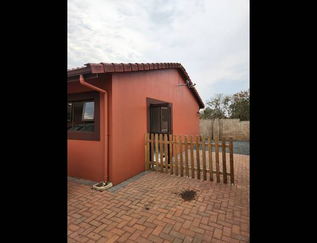 2 BEDROOM SIMPLEX TO LET IN CRESTHOLME